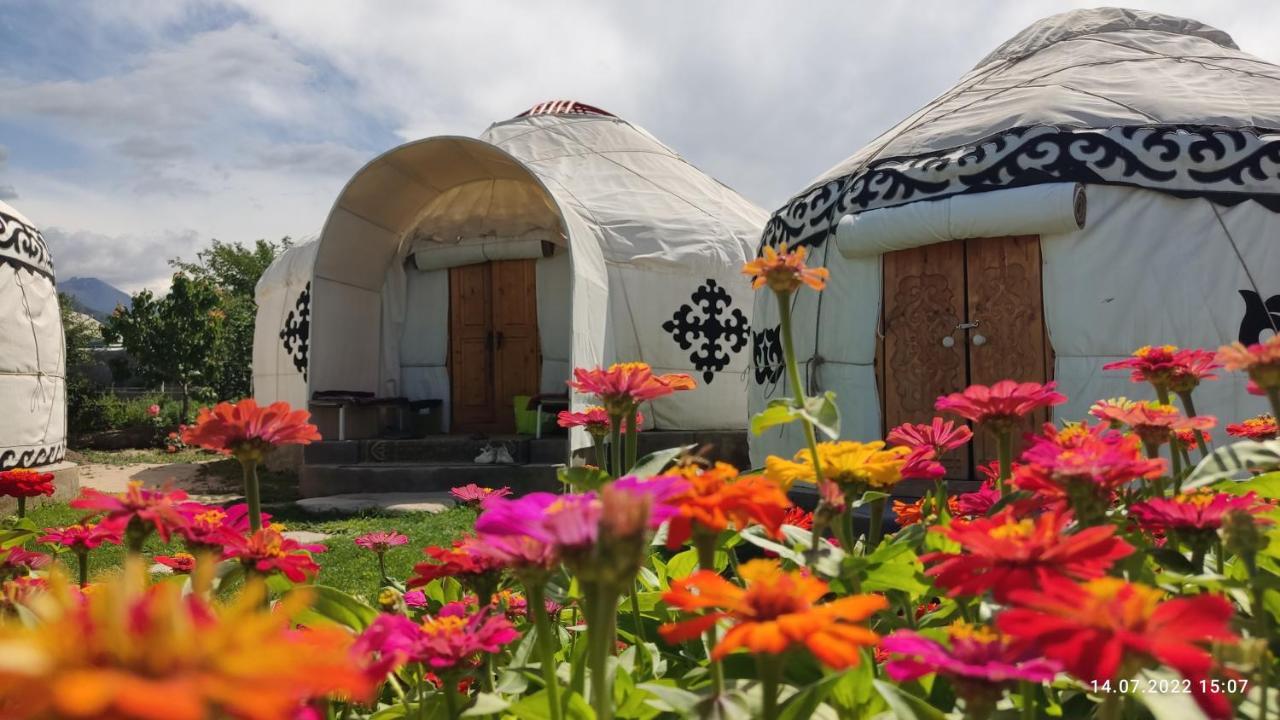 Guest House Emily Bokonbayevo Bagian luar foto