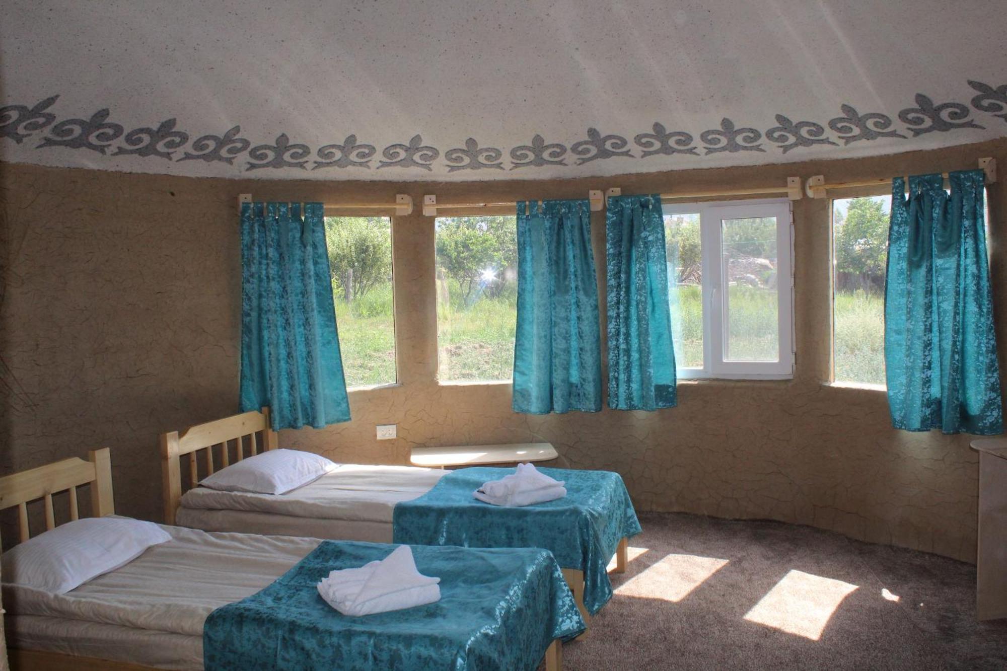 Guest House Emily Bokonbayevo Bagian luar foto