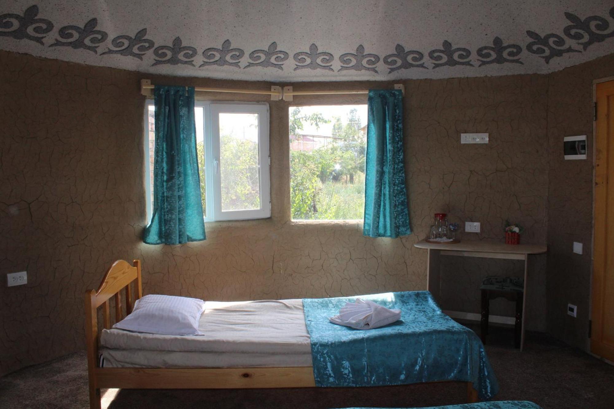 Guest House Emily Bokonbayevo Bagian luar foto
