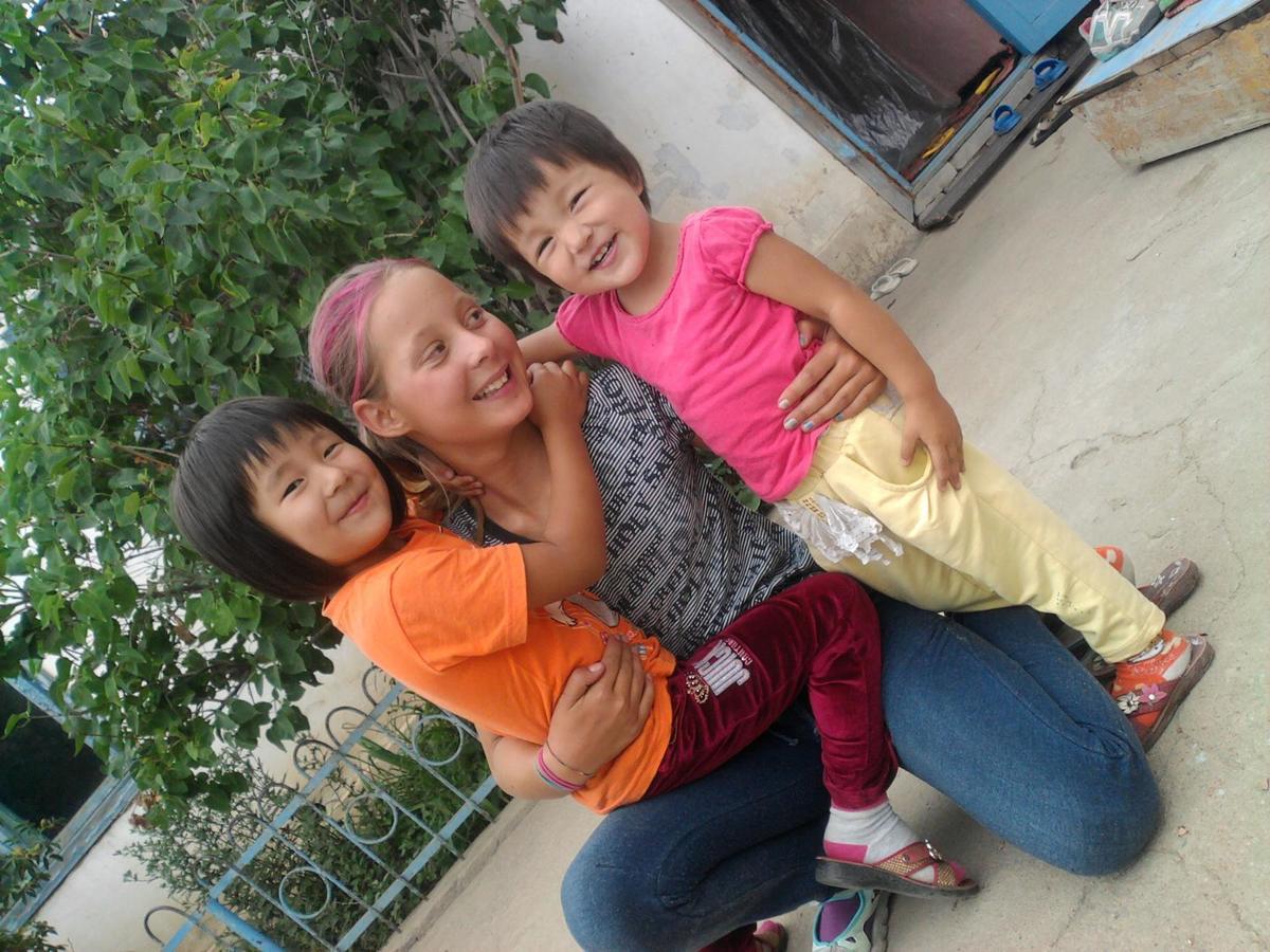 Guest House Emily Bokonbayevo Bagian luar foto